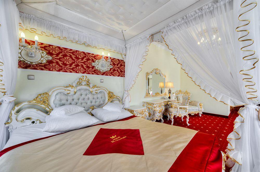 Hotel Krolewski Janów Lubelski Exteriör bild