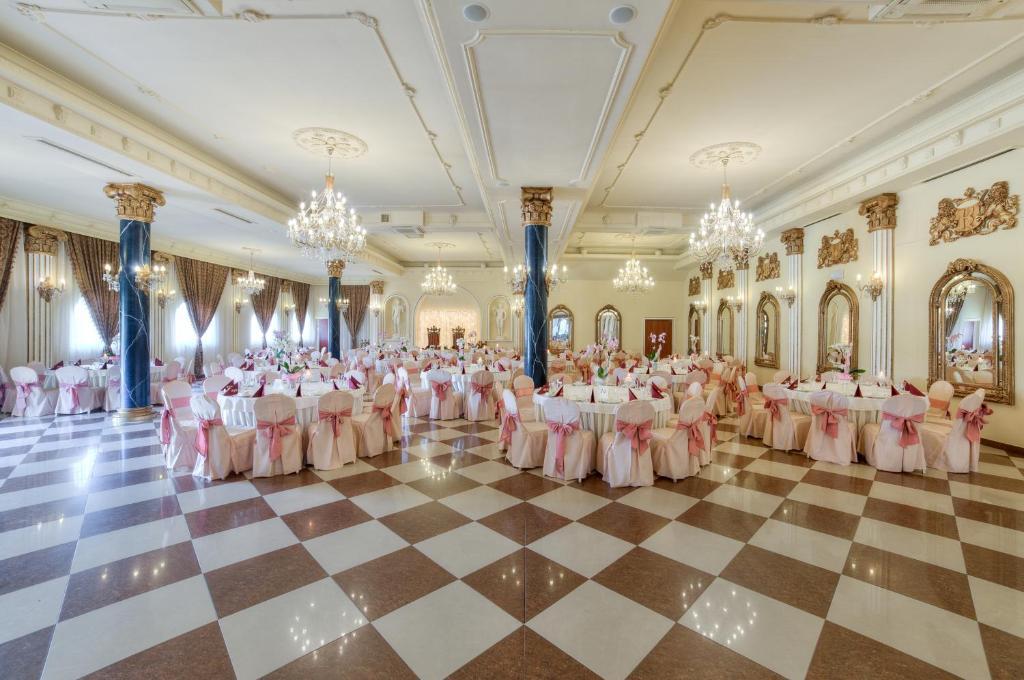 Hotel Krolewski Janów Lubelski Exteriör bild