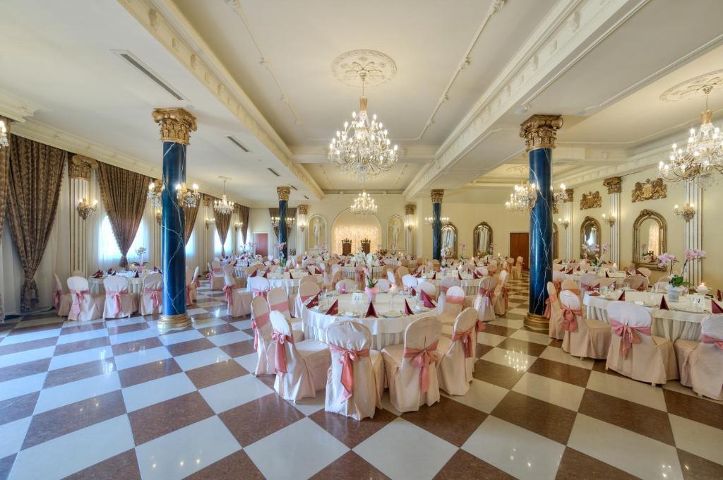 Hotel Krolewski Janów Lubelski Exteriör bild