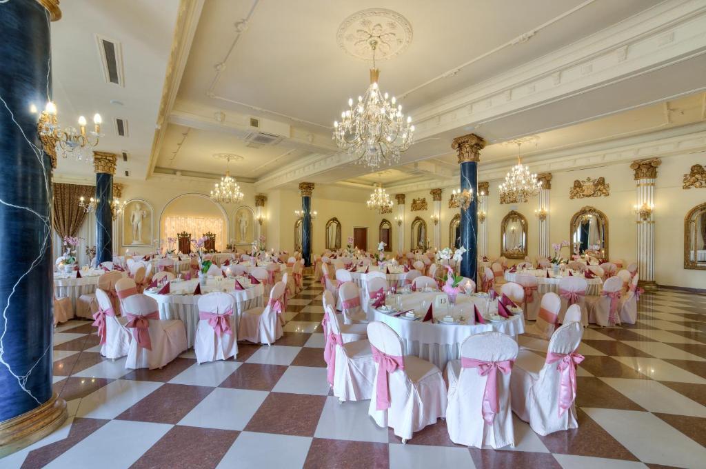 Hotel Krolewski Janów Lubelski Exteriör bild