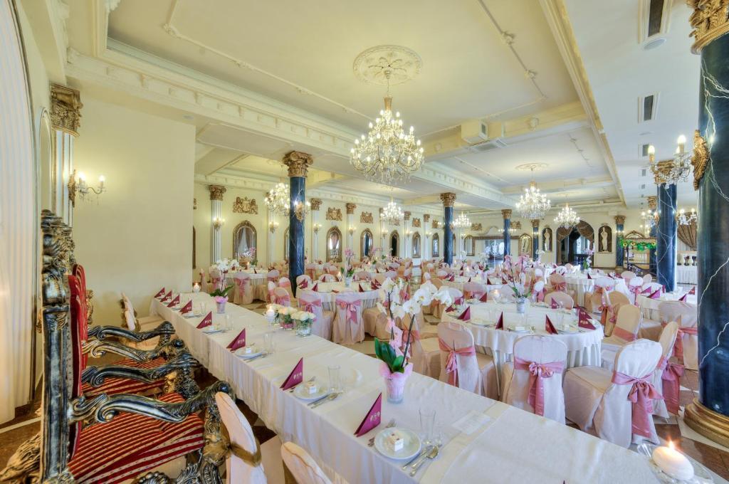Hotel Krolewski Janów Lubelski Exteriör bild