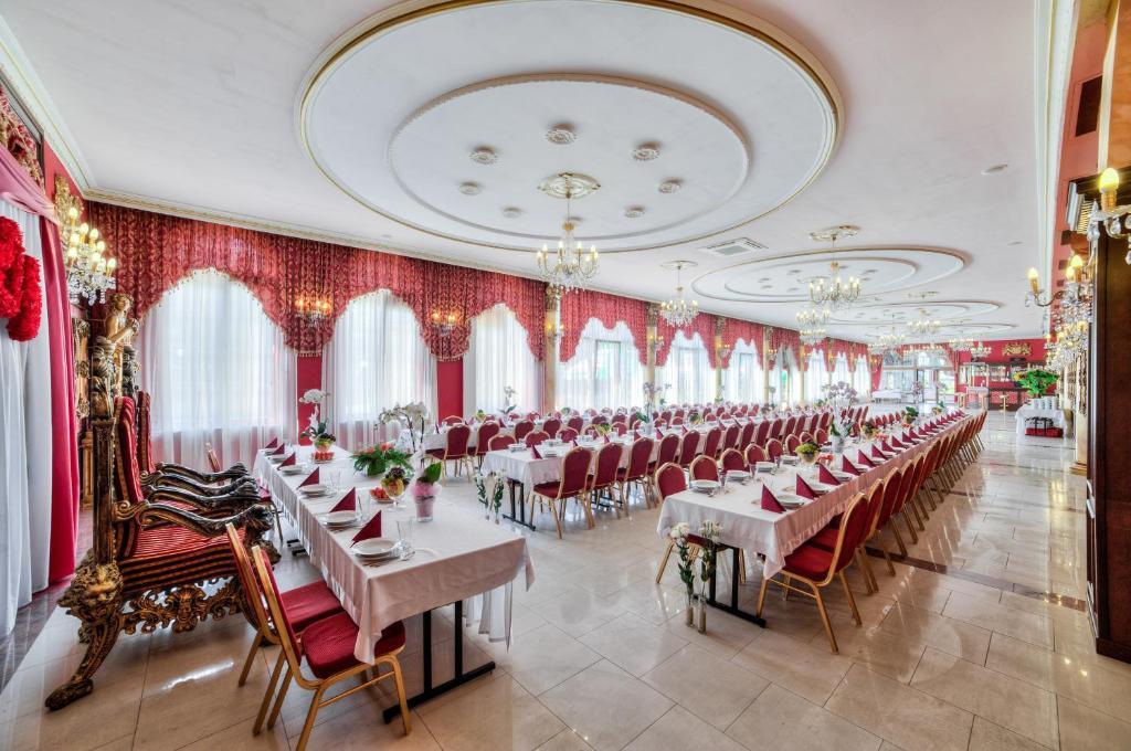 Hotel Krolewski Janów Lubelski Exteriör bild