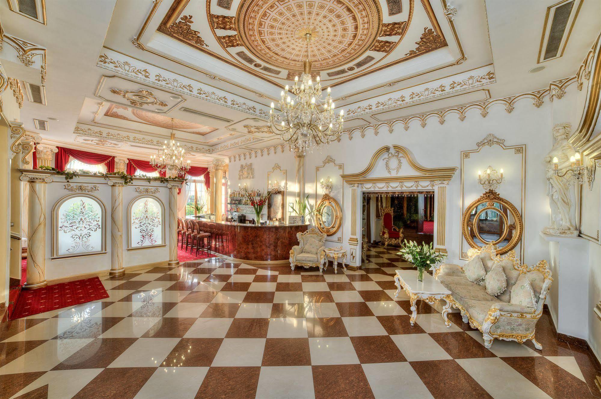 Hotel Krolewski Janów Lubelski Exteriör bild